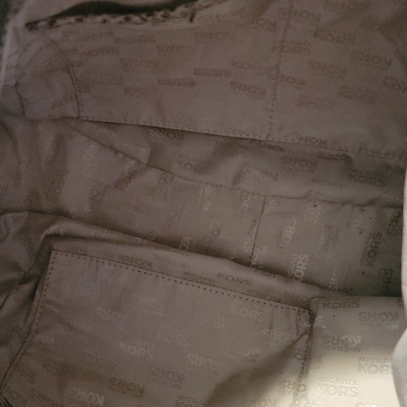 Michael Kors bag with gold MK logo in strap - Picture 3 of 8